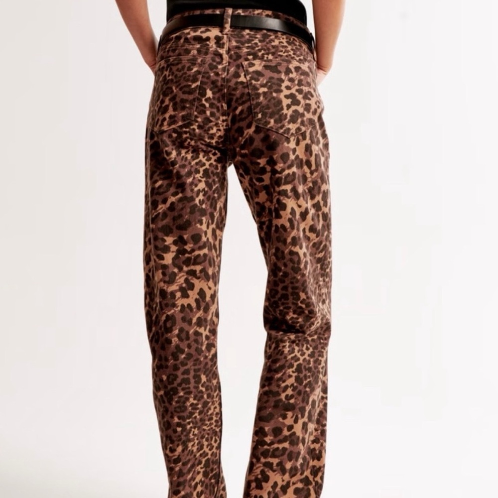 NWT Abercrombie Mid Rise slouchy Jeans Leopard Print - Picture 2 of 5